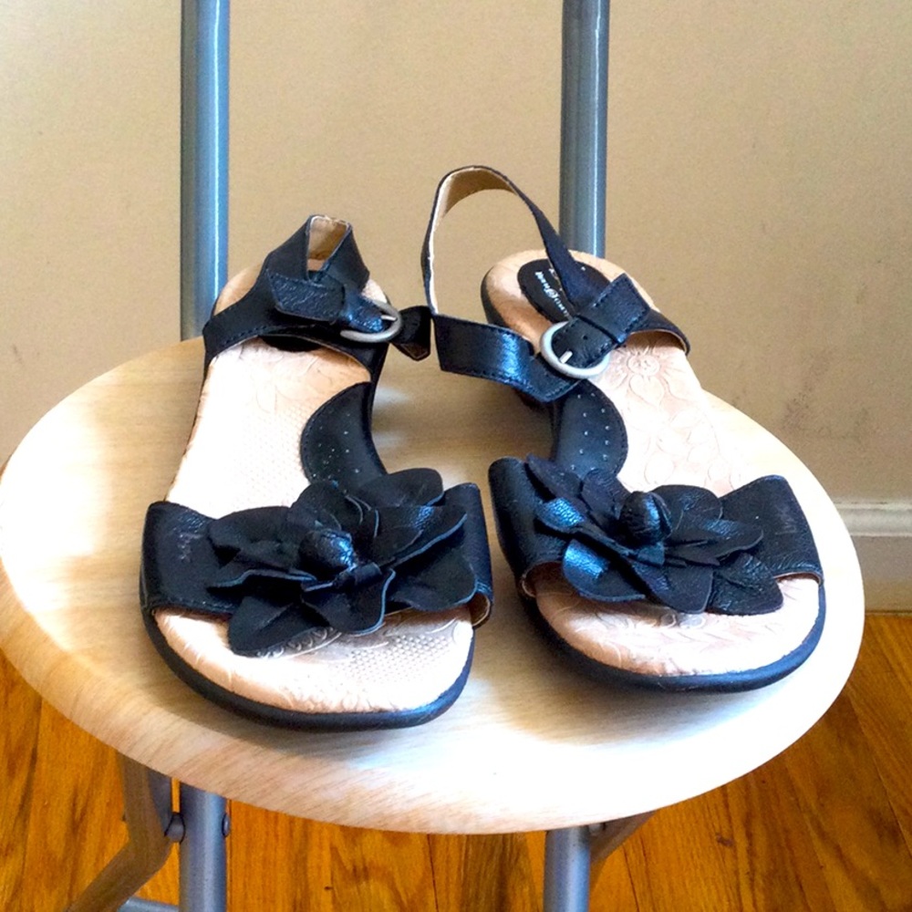 NEW B.O.C Born Flower Embellished Leather Sandal 9